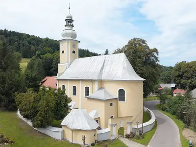 Kościół pw. Wniebowzięcia NMP w Różance (kościół parafialny).