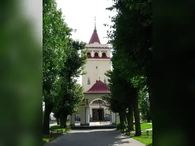 Kościół parafialny pw. św. Apostołów Piotra i Pawła w Łapach