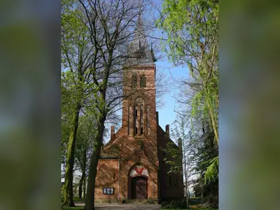 Kościół pw. Najświętszego Serca Pana Jezusa w Grzybnie (parafialny).