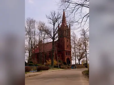 Kościół parafialny pw. Świętej Trójcy w Dobrzycy.
