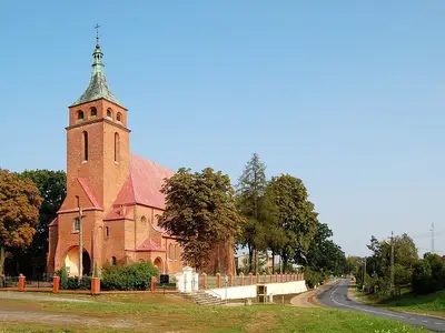 Kościół parafialny pw. Najświętszego Serca Jezusowego i św. Leonarda w Brzeźnicy
