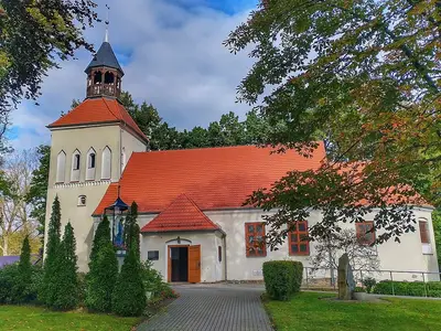 Kościół pw. Najświętszego Serca Pana Jezusa w Kobylnicy (parafialny).