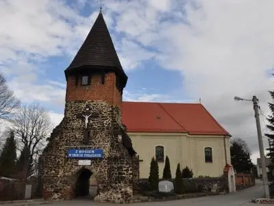 Kościół parafialny pw. św. Apostołów Piotra i Pawła w Chróścinie