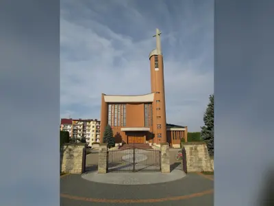 Kościół pw. Krzyża Świętego i Matki Bożej Bolesnej w Dębicy (parafialny)