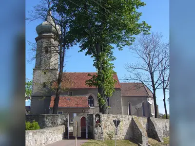 Kościół parafialny pw. Matki Bożej Różańcowej w Bolesławcu ( ul. Ceramiczna 1a).