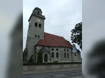 Kościół parafialny pw. Nawiedzenia Najświętszej Maryi Panny w Łomnicy.