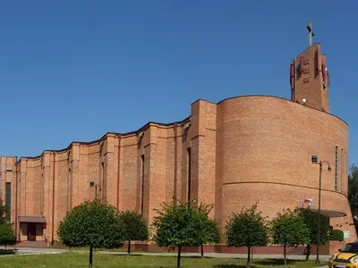 Kościół parafialny pw. Matki Bożej Królowej Męczenników w Bydgoszczy. Bazylika Mniejsza