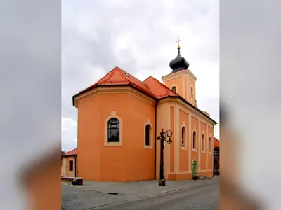 Kościół pw. Świętej Trójcy i NMP Różańcowej w Byczynie (parafialny).