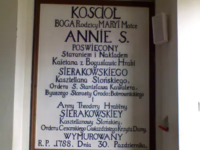 Kościół parafialny pw. św. Anny w Bobrownikach.