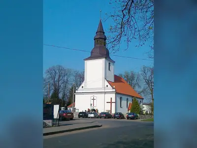 Kościół parafialny pw. św. Apostołów Piotra i Pawła w Konarzynach