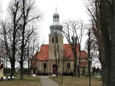 Kościół parafialny św. Apostołów Piotra i Pawła w Broniszewicach