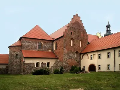 Kościół parafialny pw. Świętej Trójcy w Strzelnie.
