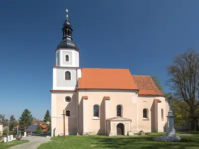 Kościół parafialny pw. św. Wawrzyńca w Dąbrowie.