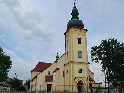 Kościół parafialny pw. Trójcy Świętej w Leśnicy.