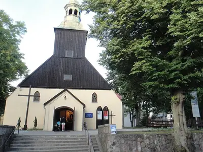 Kościół parafialny pw. Wniebowzięcia NMP w Łebie.
