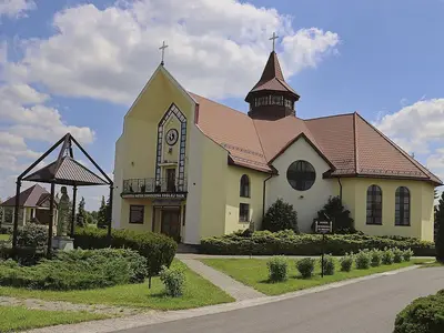 Kościół parafialny pw. Świętej Rodziny w Praszce